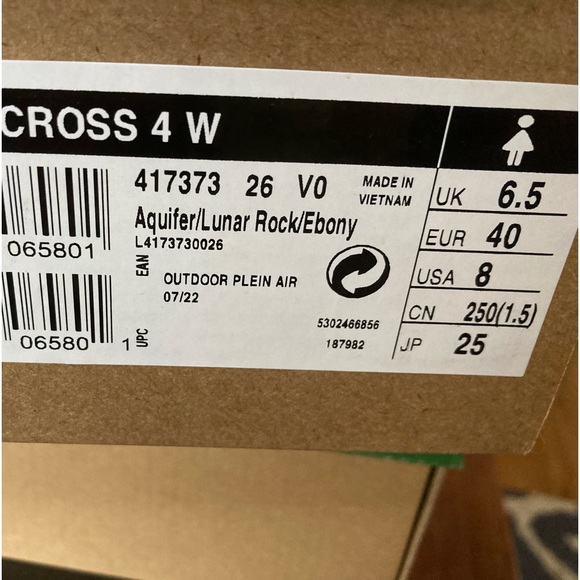 New in box Solomon Trail Runners running shoes.Size 8.5 Beautiful color. - Picture 7 of 7